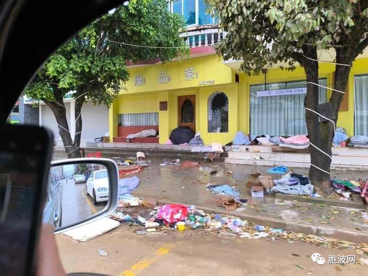 掸北老街市内有大批外地民众露宿街头期待回家