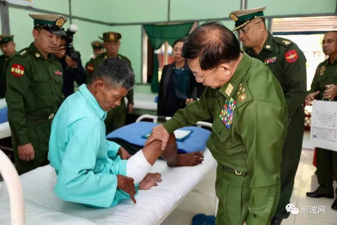 秀亲民稳军心：国管委主席携夫人在掸北重镇看望避战难民与伤兵