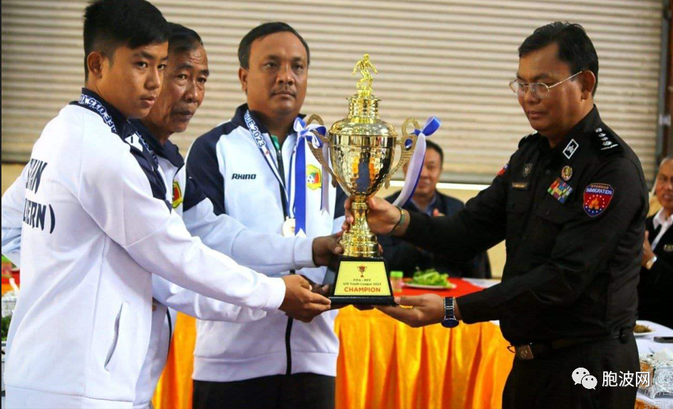 掸邦足球队在国际足联与缅甸足联联合举行的足球赛中夺冠受到民众的热烈欢迎