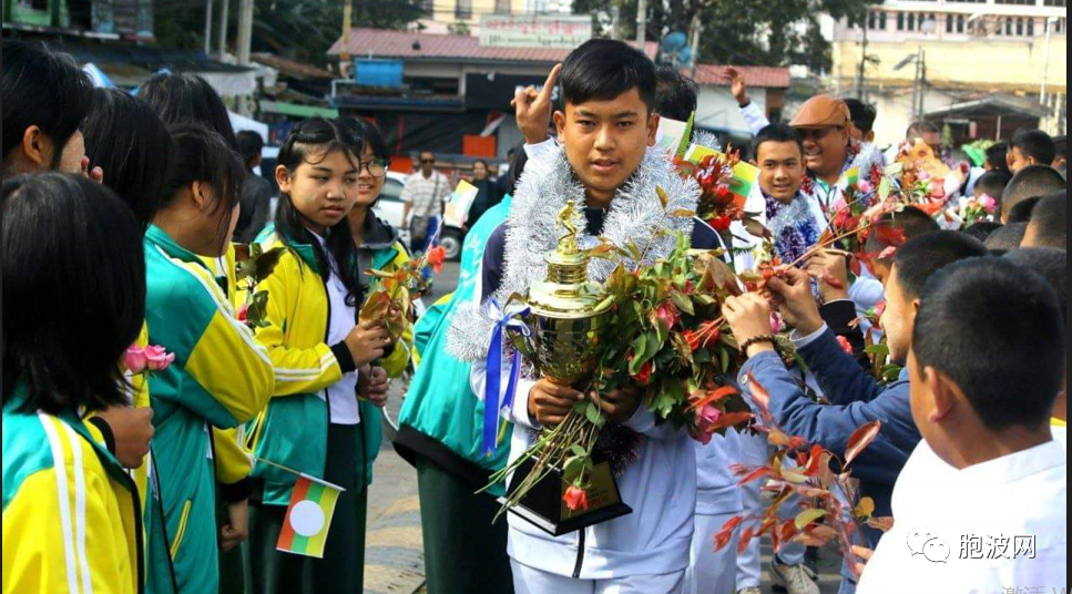 掸邦足球队在国际足联与缅甸足联联合举行的足球赛中夺冠受到民众的热烈欢迎