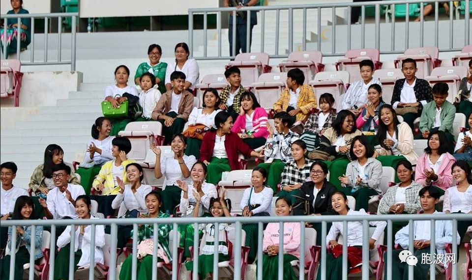 国管委主席亲临2023-2024年度缅甸师范高等院校校际运动比赛颁奖