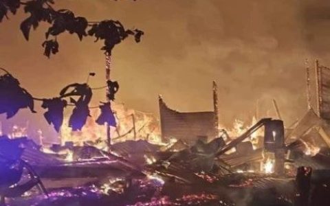 战火之恶：掸北抹眉市缪玛市中心市场毁于一炬！