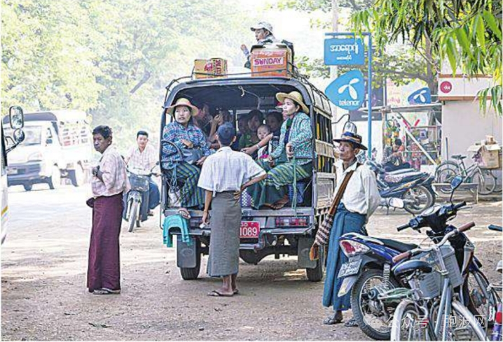 让瓦城人感到陌生的新闻：曼德勒每日2000余人坐公交车