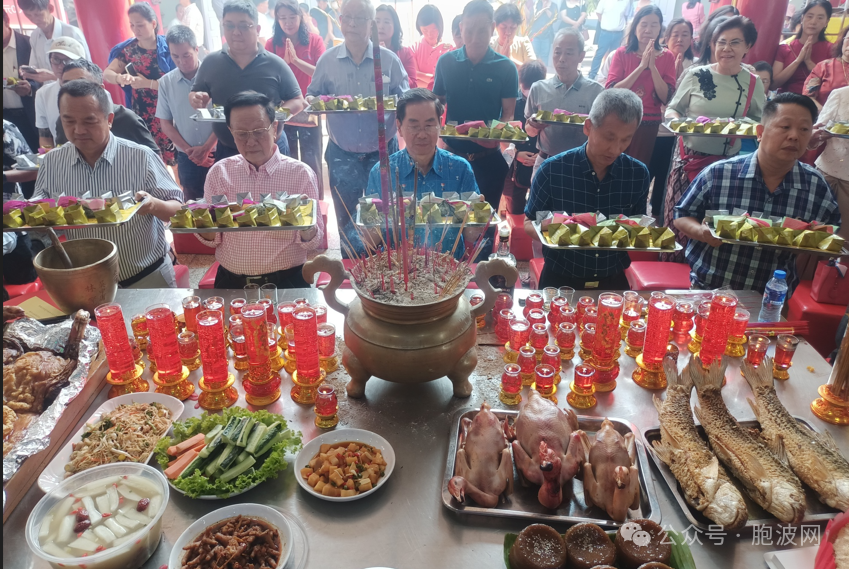 曼德勒华人庆祝财神诞祭拜福德正神