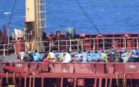 印度海军严打海盗，救出被绑架的包括缅甸海员在内的17名人质
