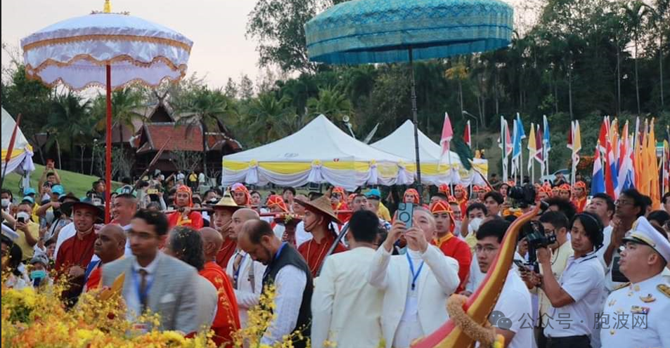 为祝泰王72岁大寿，印度佛祖舍利在泰国供奉