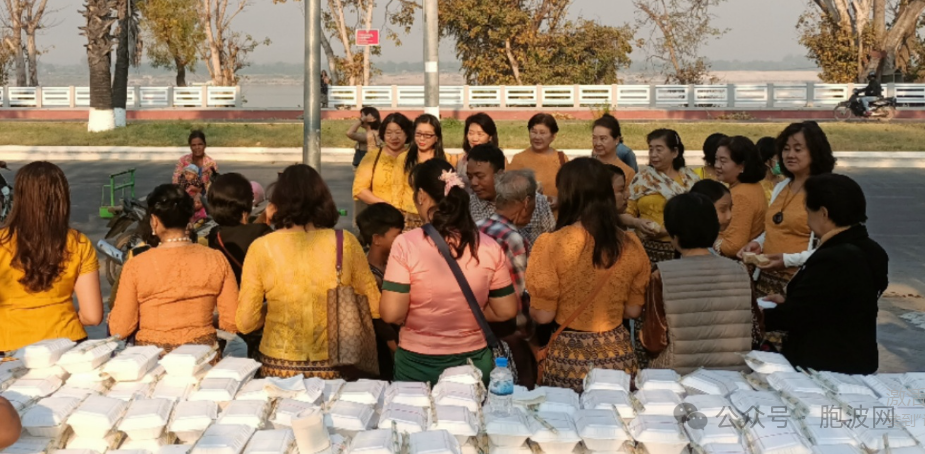 为庆祝2024年国际妇女节金多堰妇女慈善会举行千份食物布施