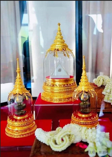 为祝泰王72岁大寿，印度佛祖舍利在泰国供奉
