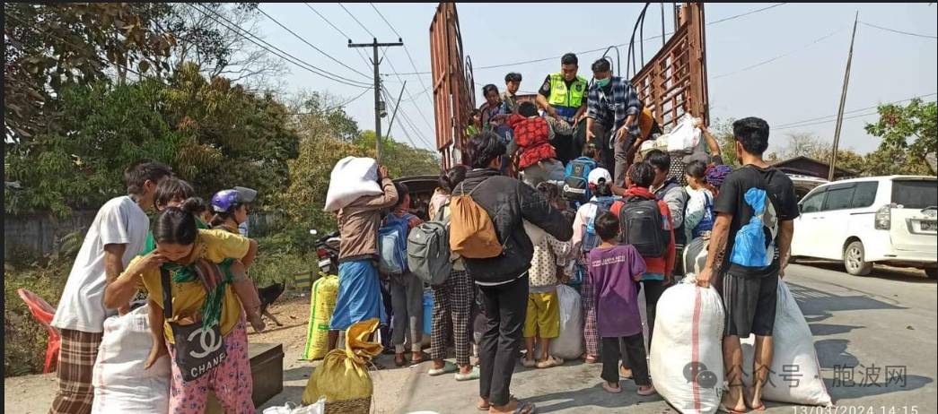 战火中的克钦邦：崴莫镇区附近的1000余名村民被救出