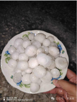 帕干玉石矿区地带强降雨，伴有鸡蛋大的冰雹！