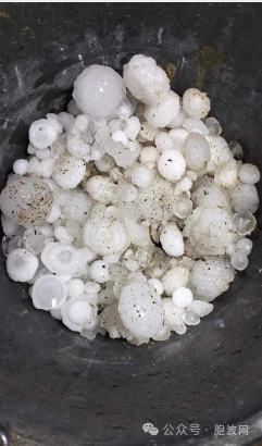 帕干玉石矿区地带强降雨，伴有鸡蛋大的冰雹！