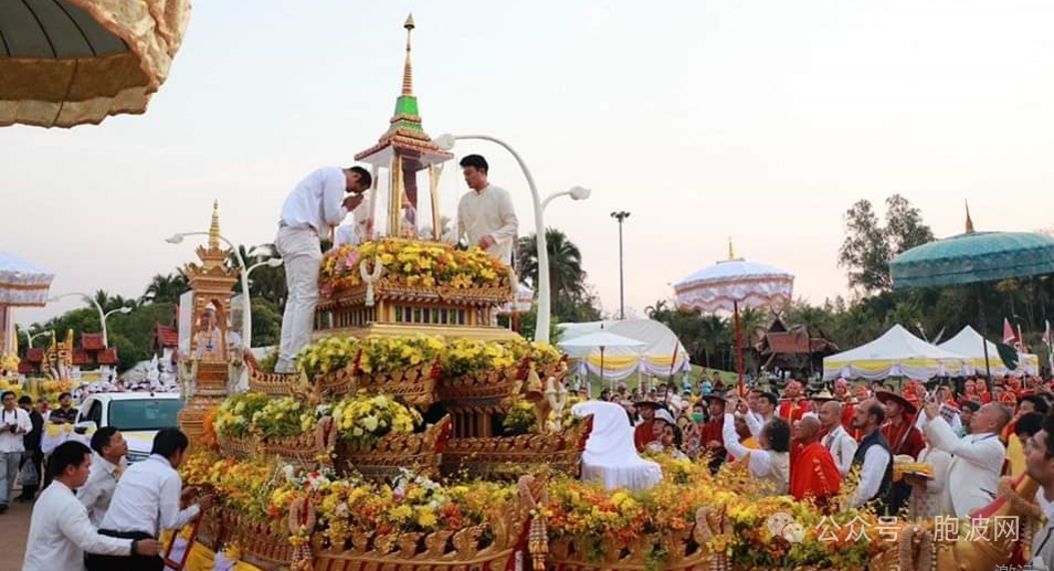 为祝泰王72岁大寿，印度佛祖舍利在泰国供奉