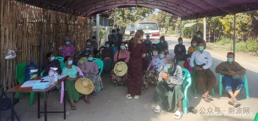 缅甸卫生组织为八莫避战难民看病