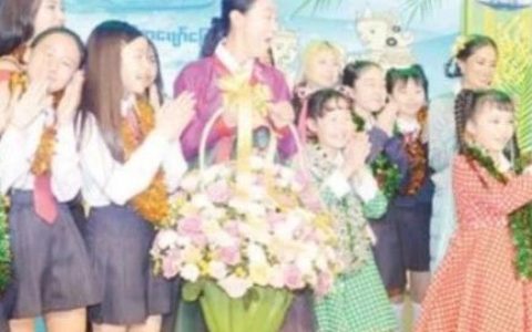 缅甸国家电视台MRTV举行的泼水节吉祥新年活动有韩国艺人参加