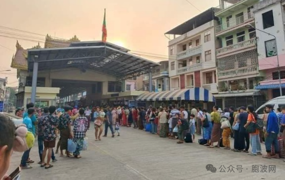 妙瓦迪战火导致缅甸民众涌入泰方，泰国外长声称已准备接收10万缅方难民