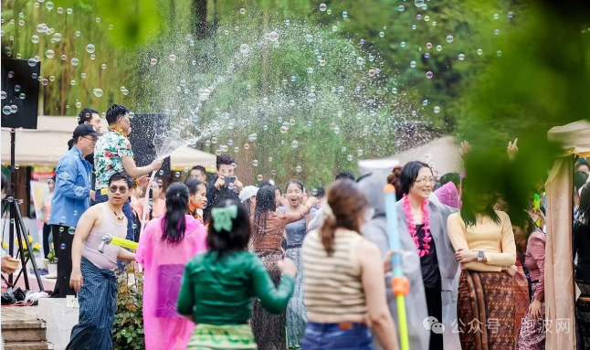 两场另类的泼水节：驻仰光外国使节参加泼水节、缅甸驻北京使馆举办的泼水节