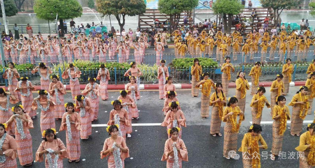 曼德勒为泼水节庆典举行彩排