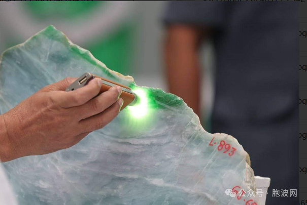 缅甸第59届珠宝展销会售出3000余串翡翠