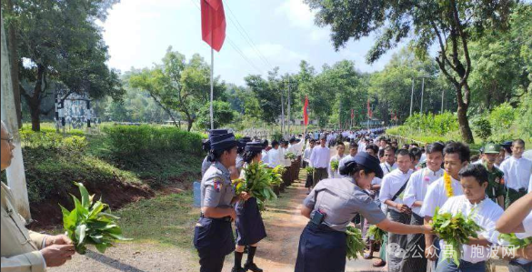 第二期服兵役青年受到热情款待？