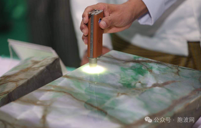 缅甸第59届珠宝展销会售出3000余串翡翠