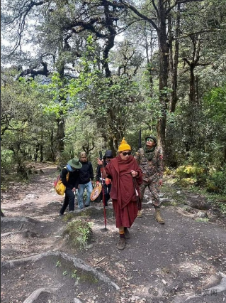 缅泰善男信女崇拜的麦鹏高僧将在喜马拉雅山修炼！