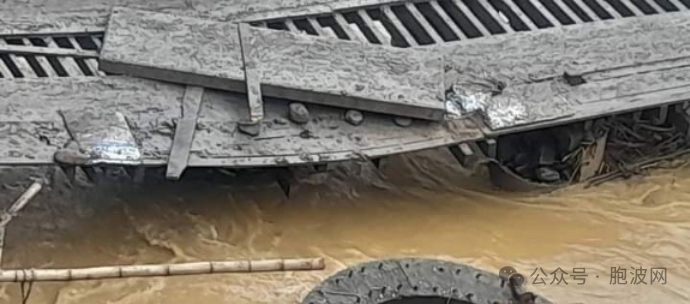 老天不给力：曼德勒-腊戌公路（临时）金迪桥被洪水冲歪，交通再度中断！