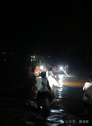 祸不单行，战火加洪水：克钦邦密支那崴莫等地夜晚被洪水淹没！