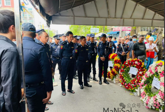 友人离去，曼德勒消防队为殉职消防员隆重举行葬礼