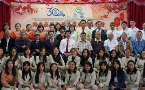 福庆学校孔子课堂举行毕业暨颁奖典礼，新生代校长上任