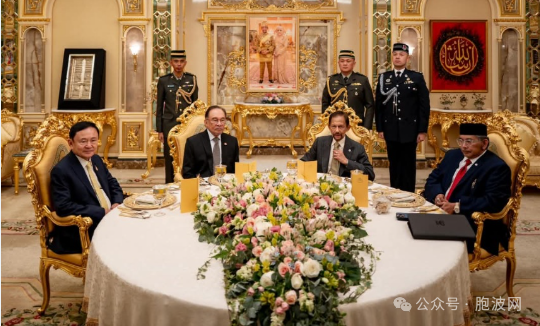 老调重弹？泰国前总理与文莱国王及马来西亚总理会晤