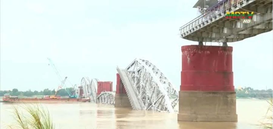 缅甸大地震中坠入伊江的恩瓦-实皆百年大桥打捞中......