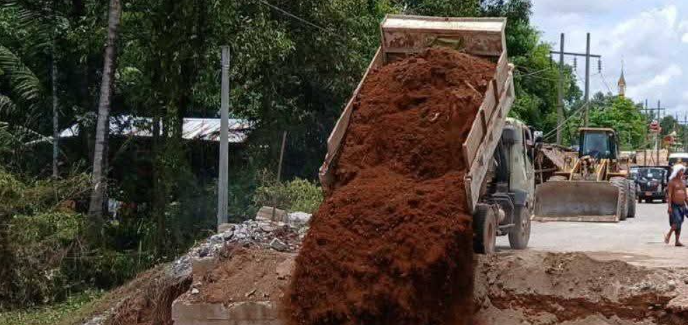 炸后重修没完没了：仰光毛淡棉公路桥梁再遭破坏再抢修
