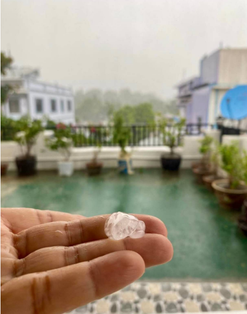 震后的曼德勒反常：狂风骤雨夹带冰雹外带强余震