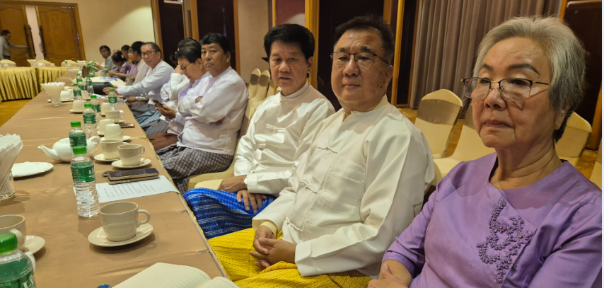 曼德勒大学百年校庆筹备委员会召开会议